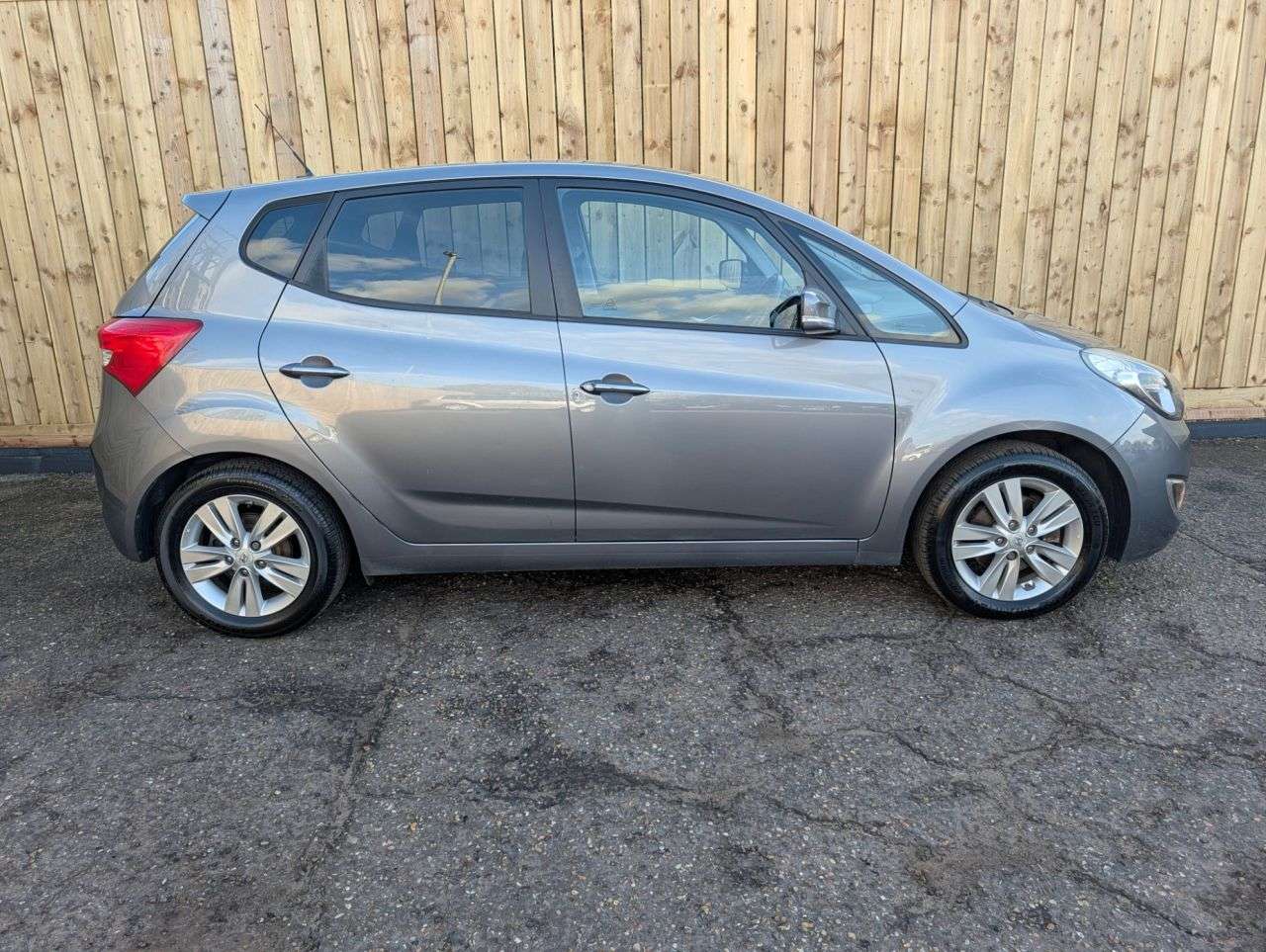 A 2014 HYUNDAI IX20 1.4 Style Hatchback 5dr Petrol Manual Euro 5 (90 bhp) Pan Roof - Recent Tyr A 2014 HYUNDAI IX20 1.4 Style Hatchback 5dr Petrol Manual Euro 5 (90 bhp) Pan Roof - Recent Tyr