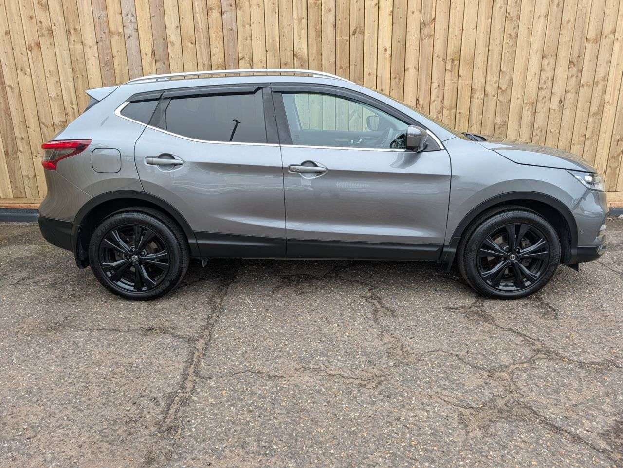 A 2020 NISSAN QASHQAI 1.3 DIG-T N-Connecta SUV 5dr Petrol Manual Euro 6 (s/s) (140 ps) Nissan His A 2020 NISSAN QASHQAI 1.3 DIG-T N-Connecta SUV 5dr Petrol Manual Euro 6 (s/s) (140 ps) Nissan His