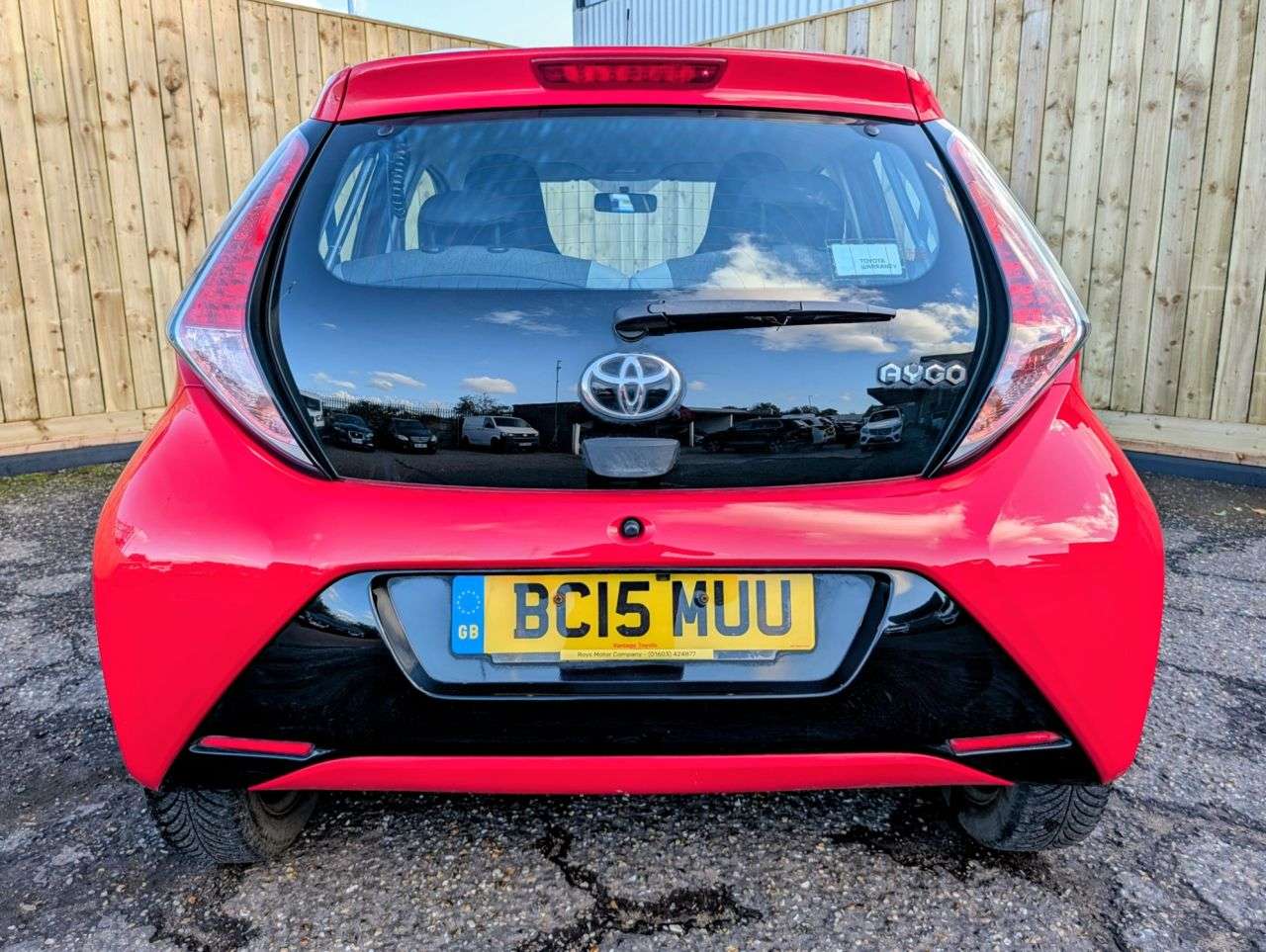 A 2015 TOYOTA AYGO 1.0 VVT-i x-play Hatchback 5dr Petrol Manual Euro 5 Euro 5 (68 ps) Ideal Re A 2015 TOYOTA AYGO 1.0 VVT-i x-play Hatchback 5dr Petrol Manual Euro 5 Euro 5 (68 ps) Ideal Re