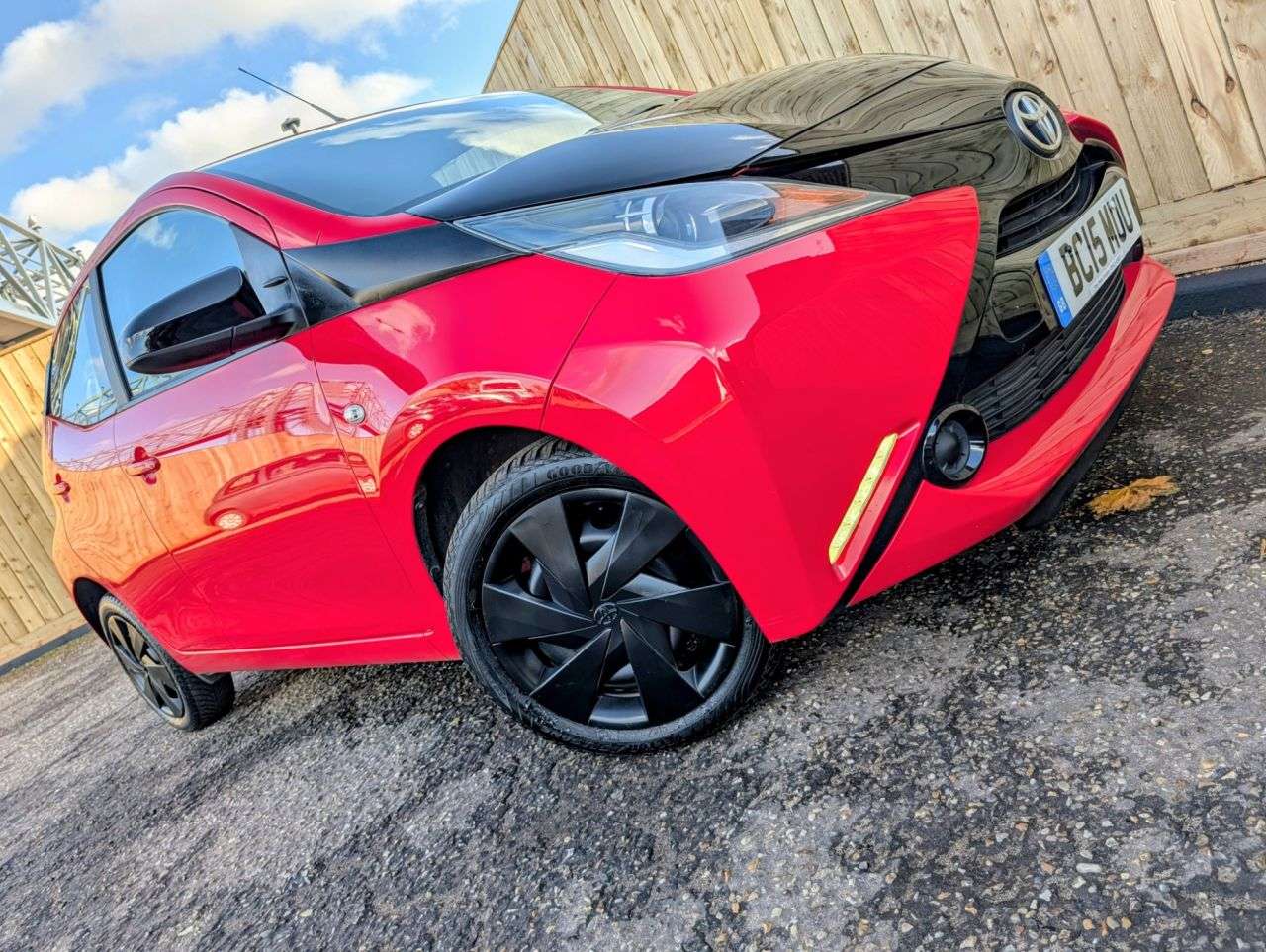 A 2015 TOYOTA AYGO 1.0 VVT-i x-play Hatchback 5dr Petrol Manual Euro 5 Euro 5 (68 ps) Ideal Re A 2015 TOYOTA AYGO 1.0 VVT-i x-play Hatchback 5dr Petrol Manual Euro 5 Euro 5 (68 ps) Ideal Re