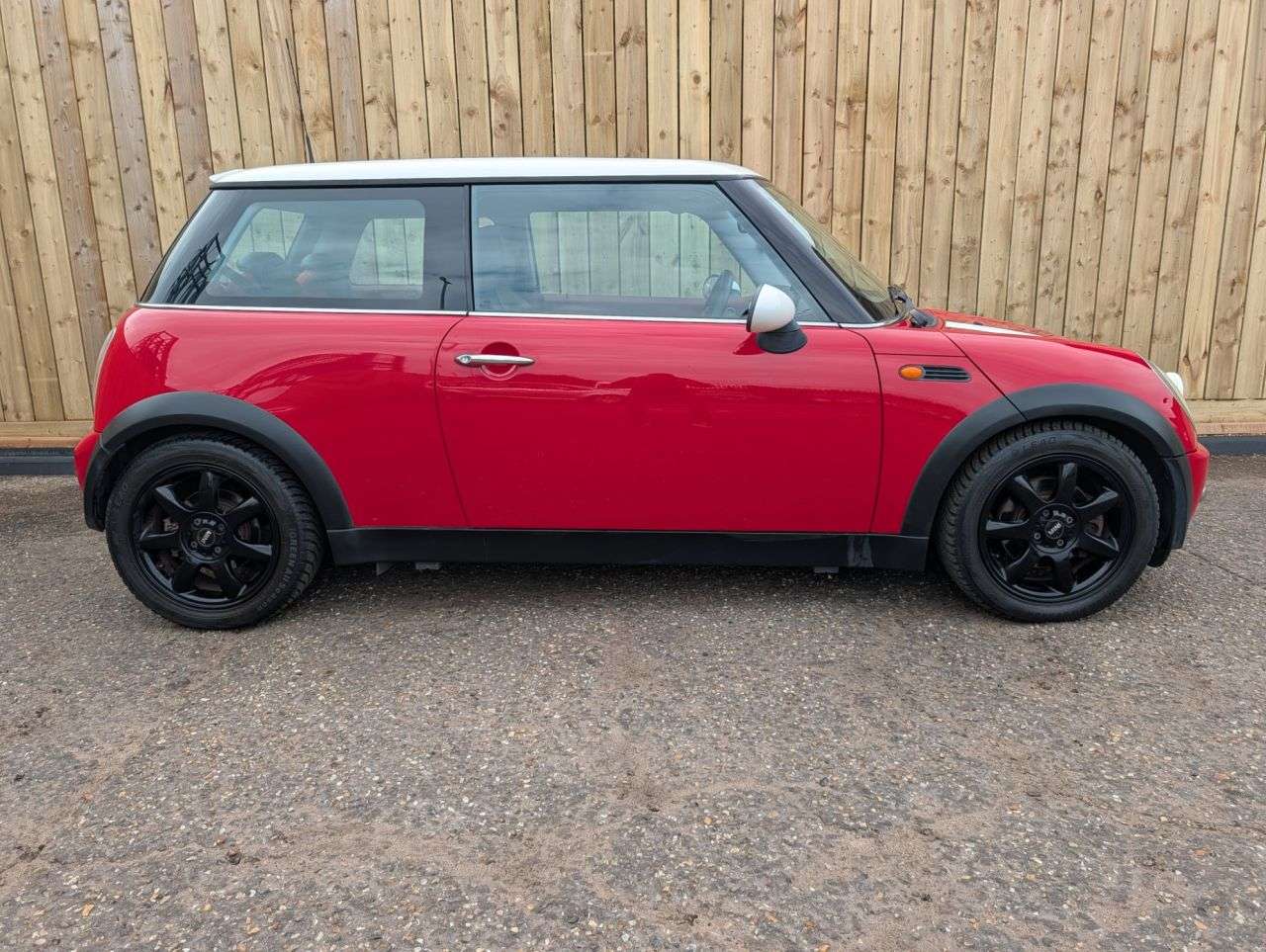 A 2003 MINI HATCH 1.6 Cooper Hatchback 3dr Petrol Manual Euro 3 (115 ps) £5370 Of Factory Fit A 2003 MINI HATCH 1.6 Cooper Hatchback 3dr Petrol Manual Euro 3 (115 ps) £5370 Of Factory Fit