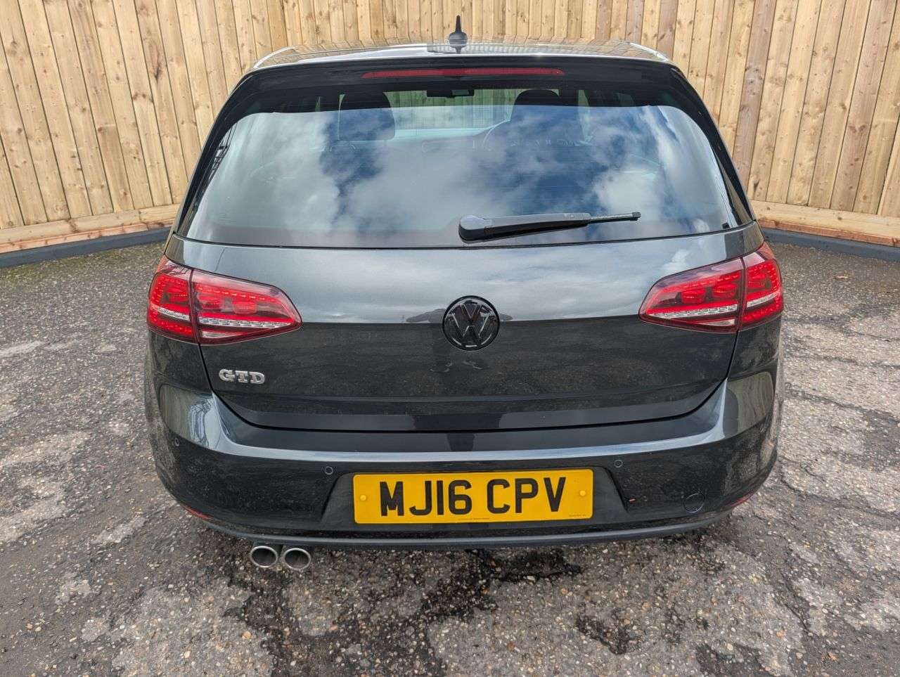 A 2016 VOLKSWAGEN GOLF 2.0 TDI BlueMotion Tech GTD Hatchback 5dr Diesel DSG Euro 6 (s/s) (184 ps) A 2016 VOLKSWAGEN GOLF 2.0 TDI BlueMotion Tech GTD Hatchback 5dr Diesel DSG Euro 6 (s/s) (184 ps)