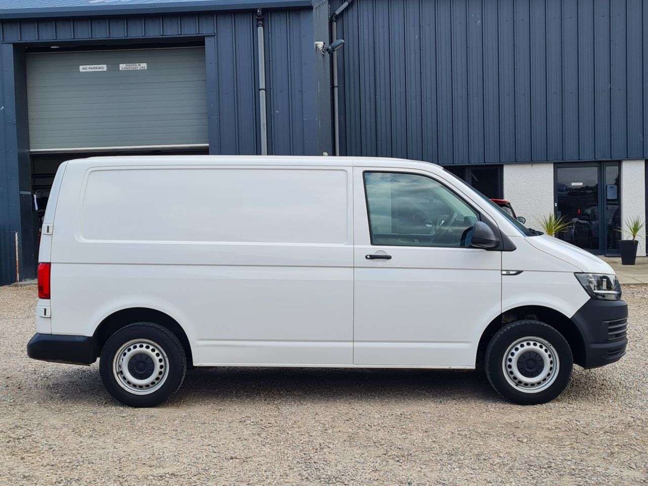 A 2019 VOLKSWAGEN TRANSPORTER T28 TDI P/V STARTLINE A 2019 VOLKSWAGEN TRANSPORTER T28 TDI P/V STARTLINE