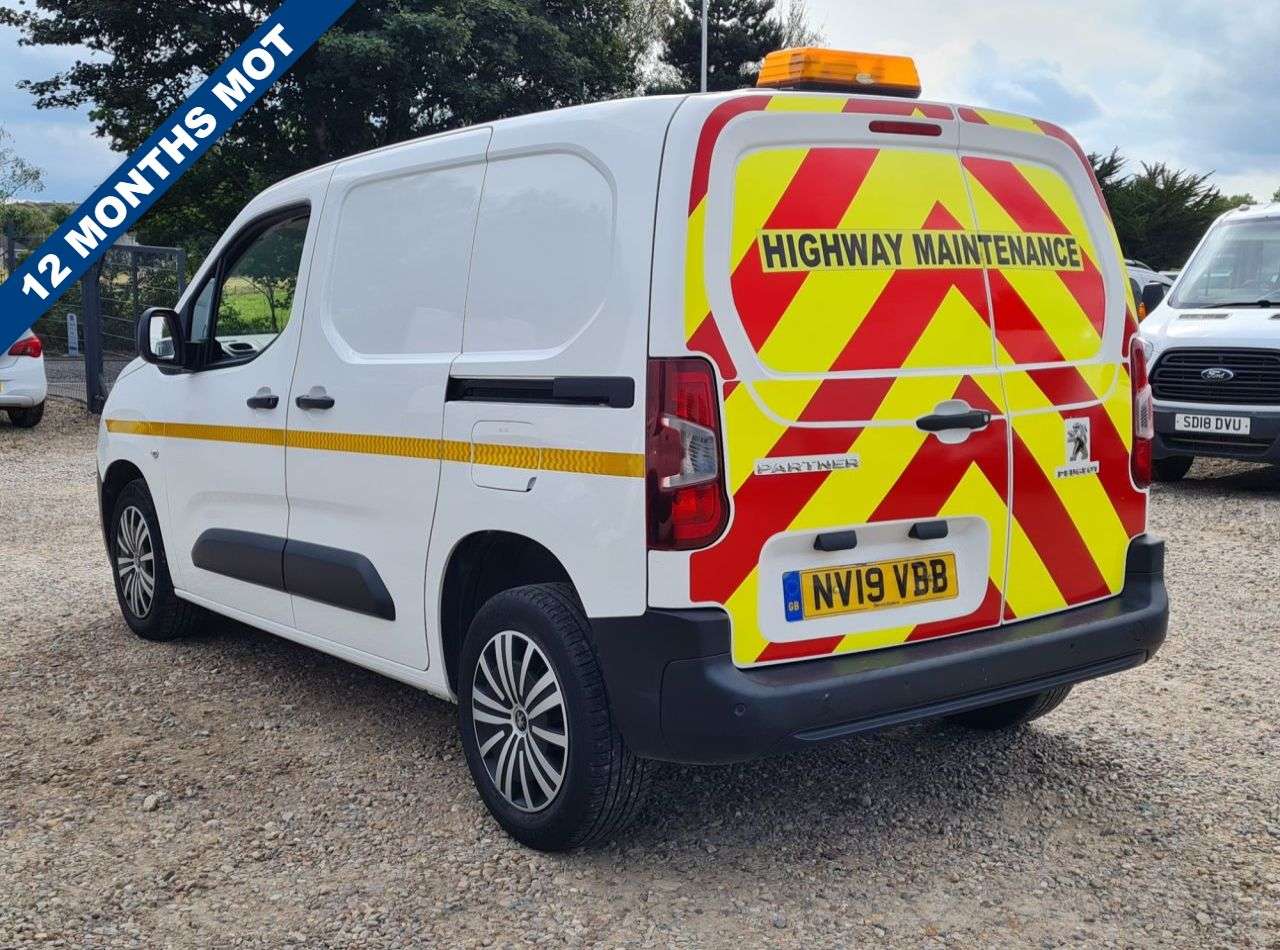 A 2019 PEUGEOT PARTNER 1.6 BLUEHDI PROFESSIONAL L1 100 BHP A 2019 PEUGEOT PARTNER 1.6 BLUEHDI PROFESSIONAL L1 100 BHP