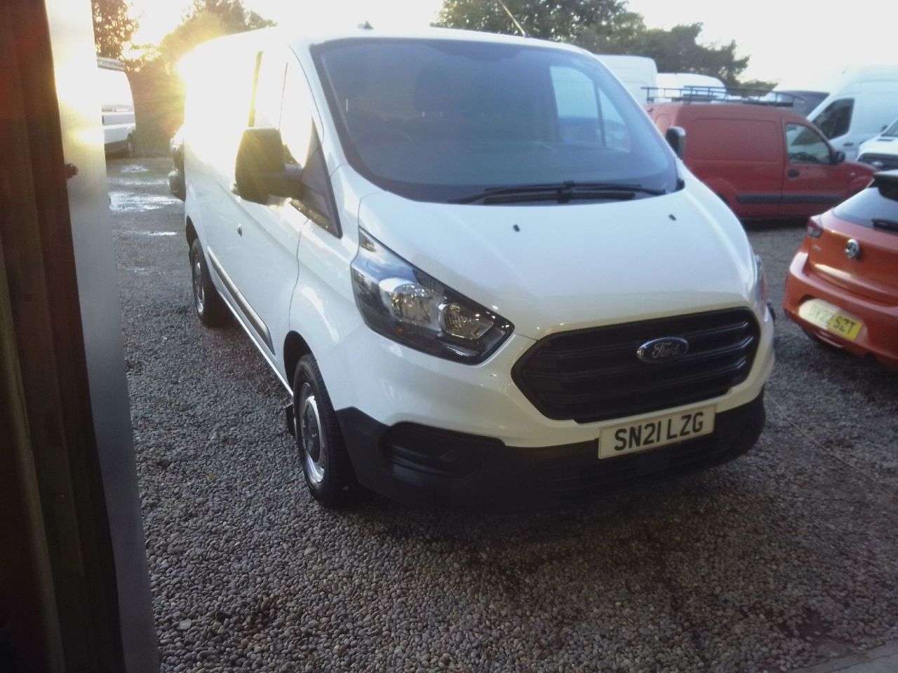 A 2021 FORD TRANSIT CUSTOM 2.0 280 EcoBlue Leader Panel Van 5dr Diesel Manual L1 H1 Euro 6 (s/s) (105 A 2021 FORD TRANSIT CUSTOM 2.0 280 EcoBlue Leader Panel Van 5dr Diesel Manual L1 H1 Euro 6 (s/s) (105