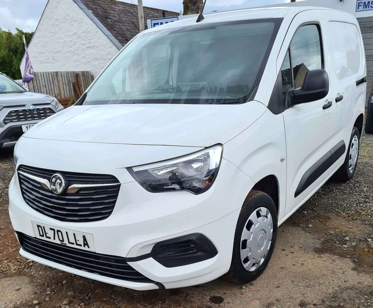 A 2020 VAUXHALL COMBO 1.6 Turbo D 2300 Sportive Panel Van 4dr Diesel Manual L1 H1 Euro 6 (s/s) (1 A 2020 VAUXHALL COMBO 1.6 Turbo D 2300 Sportive Panel Van 4dr Diesel Manual L1 H1 Euro 6 (s/s) (1