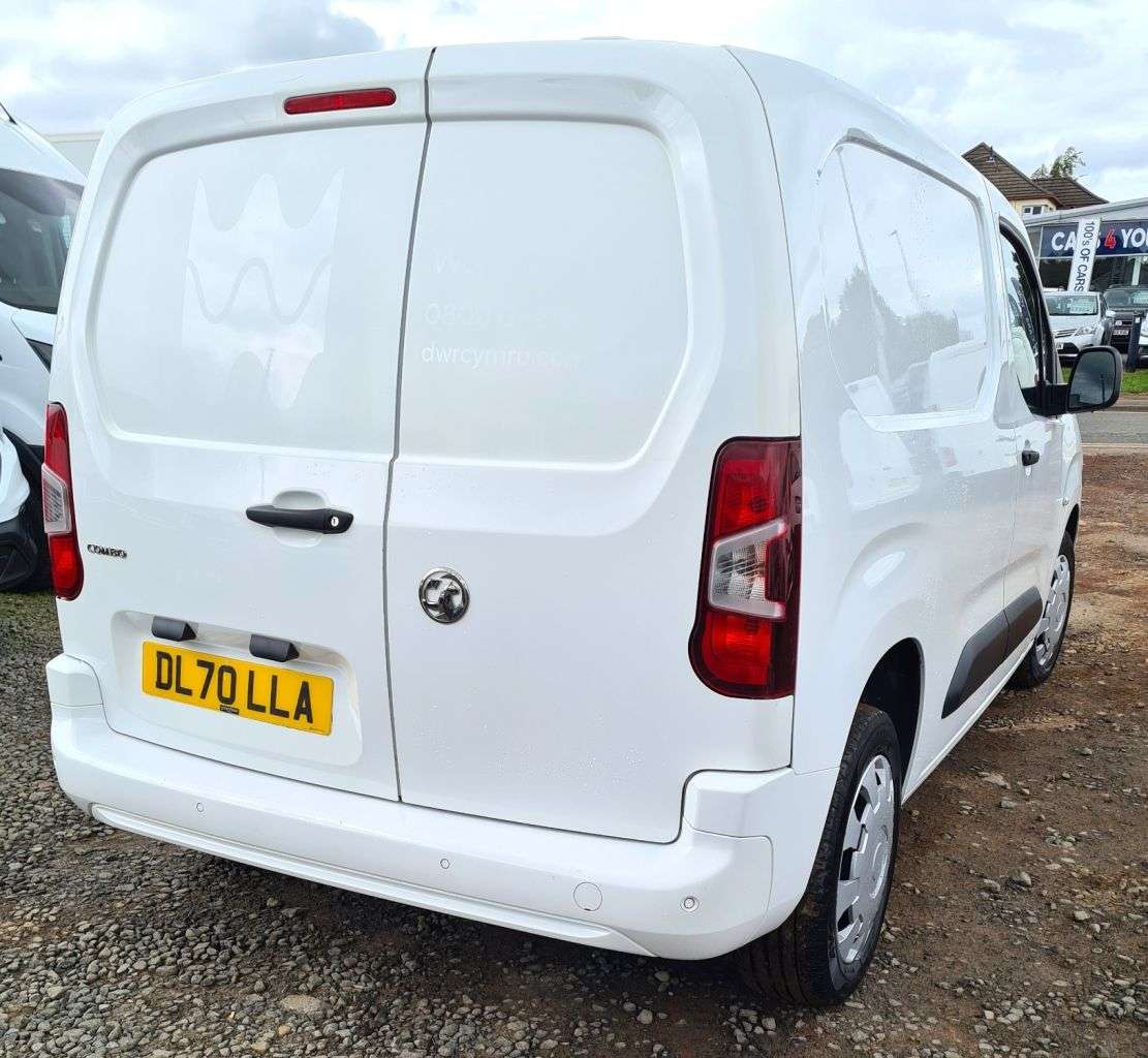 A 2020 VAUXHALL COMBO 1.6 Turbo D 2300 Sportive Panel Van 4dr Diesel Manual L1 H1 Euro 6 (s/s) (1 A 2020 VAUXHALL COMBO 1.6 Turbo D 2300 Sportive Panel Van 4dr Diesel Manual L1 H1 Euro 6 (s/s) (1