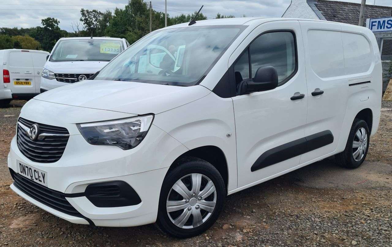 A 2020 VAUXHALL COMBO 1.5 Turbo D 2300 Sportive Panel Van 4dr Diesel Manual L2 H1 Euro 6 (s/s) (1 A 2020 VAUXHALL COMBO 1.5 Turbo D 2300 Sportive Panel Van 4dr Diesel Manual L2 H1 Euro 6 (s/s) (1