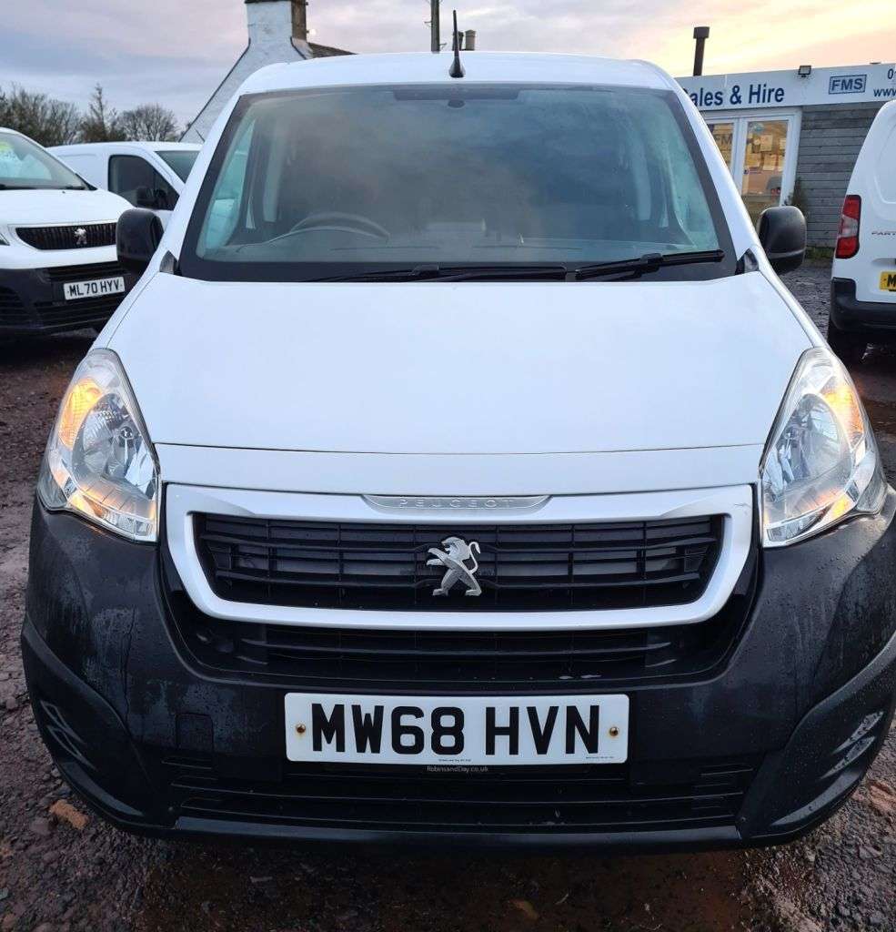 Check out this Peugeot Partner 2018 Diesel Manual