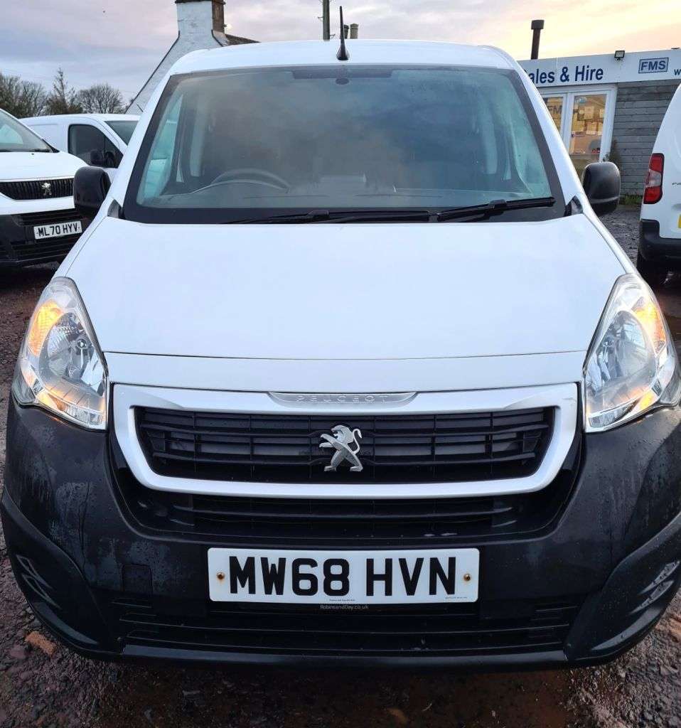 A 2018 PEUGEOT PARTNER 1.6 BlueHDi 855 Professional Panel Van 5dr Diesel Manual L1 Stop & Start (1 A 2018 PEUGEOT PARTNER 1.6 BlueHDi 855 Professional Panel Van 5dr Diesel Manual L1 Stop & Start (1