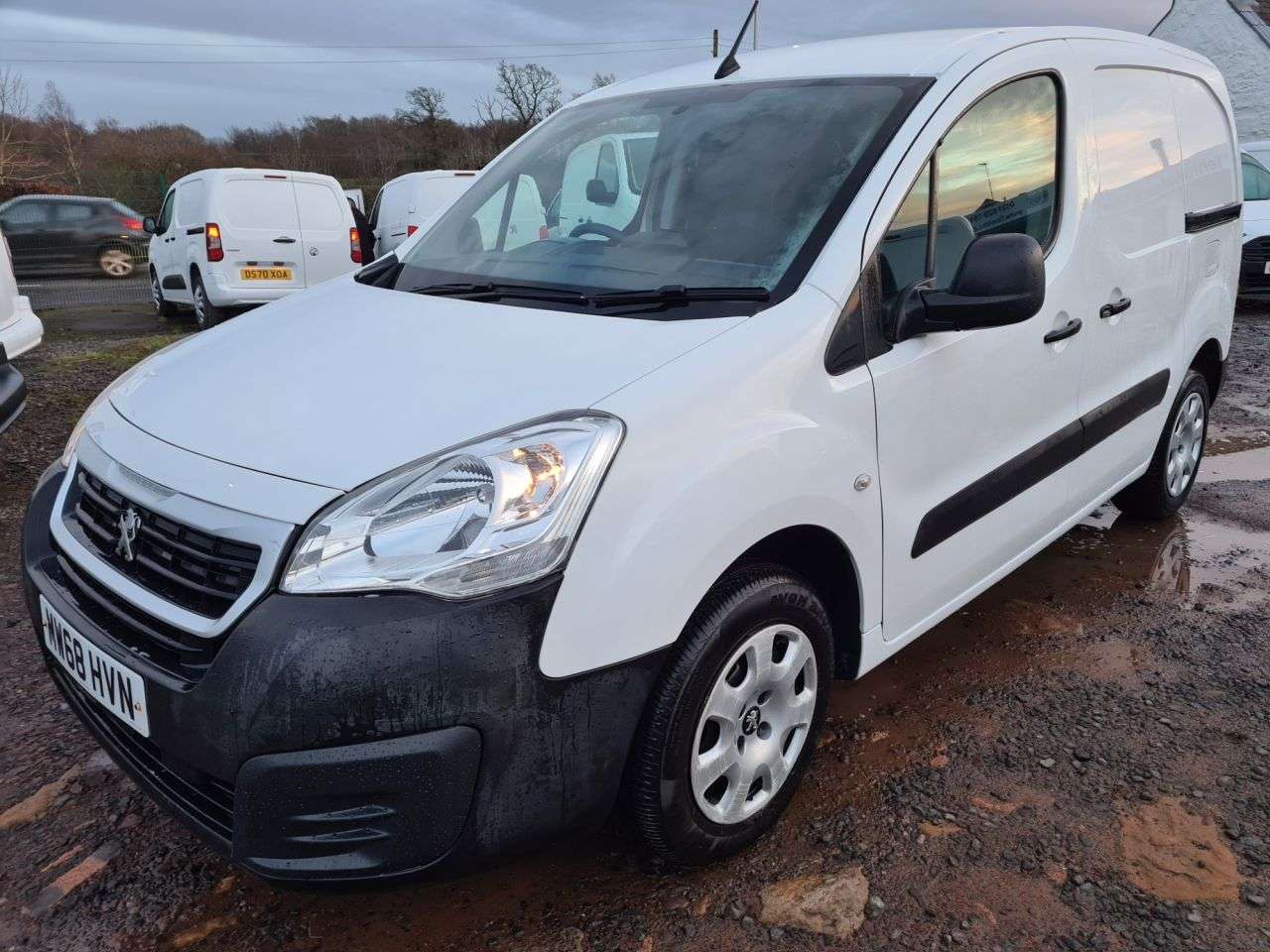 A 2018 PEUGEOT PARTNER 1.6 BlueHDi 855 Professional Panel Van 5dr Diesel Manual L1 Stop & Start (1 A 2018 PEUGEOT PARTNER 1.6 BlueHDi 855 Professional Panel Van 5dr Diesel Manual L1 Stop & Start (1