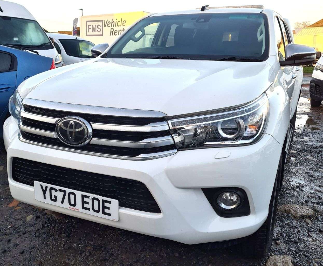 A 2020 TOYOTA HI-LUX 2.4 D-4D Invincible Pickup Double Cab 4dr Diesel Auto 4WD Euro 6 (s/s) (TSS A 2020 TOYOTA HI-LUX 2.4 D-4D Invincible Pickup Double Cab 4dr Diesel Auto 4WD Euro 6 (s/s) (TSS