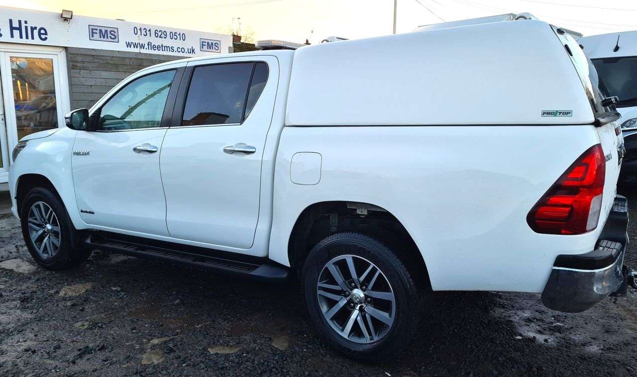 A 2020 TOYOTA HI-LUX 2.4 D-4D Invincible Pickup Double Cab 4dr Diesel Auto 4WD Euro 6 (s/s) (TSS A 2020 TOYOTA HI-LUX 2.4 D-4D Invincible Pickup Double Cab 4dr Diesel Auto 4WD Euro 6 (s/s) (TSS