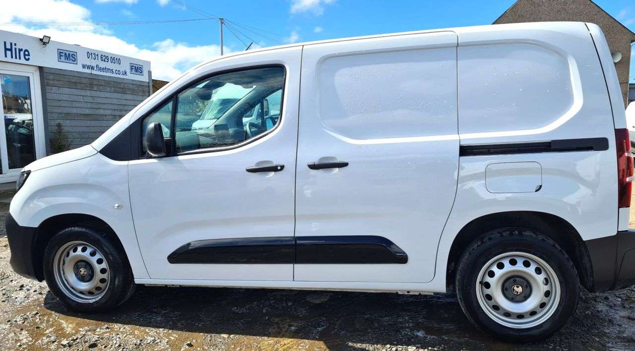 A 2024 VAUXHALL COMBO 1.5 Turbo D 2300 Prime Panel Van 5dr Diesel Manual SWB Euro 6 (s/s) (100 ps A 2024 VAUXHALL COMBO 1.5 Turbo D 2300 Prime Panel Van 5dr Diesel Manual SWB Euro 6 (s/s) (100 ps