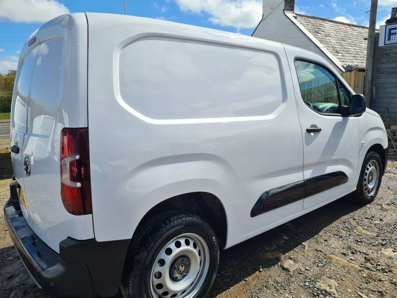 A 2024 VAUXHALL COMBO 1.5 Turbo D 2300 Prime Panel Van 5dr Diesel Manual SWB Euro 6 (s/s) (100 ps A 2024 VAUXHALL COMBO 1.5 Turbo D 2300 Prime Panel Van 5dr Diesel Manual SWB Euro 6 (s/s) (100 ps