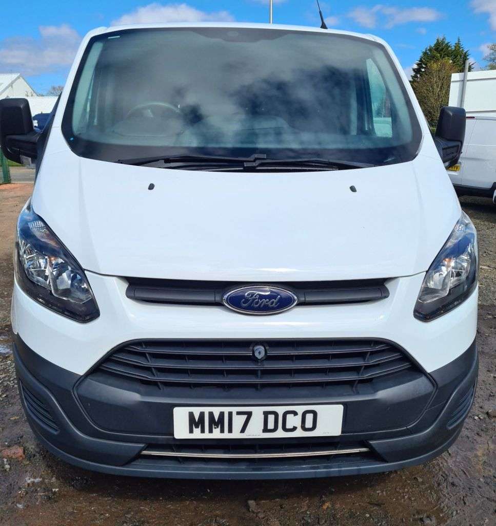 A 2017 FORD TRANSIT CUSTOM 2.0 TDCi 290 Panel Van 5dr Diesel Manual L1 H1 (157 g/km, 104 bhp) A 2017 FORD TRANSIT CUSTOM 2.0 TDCi 290 Panel Van 5dr Diesel Manual L1 H1 (157 g/km, 104 bhp)