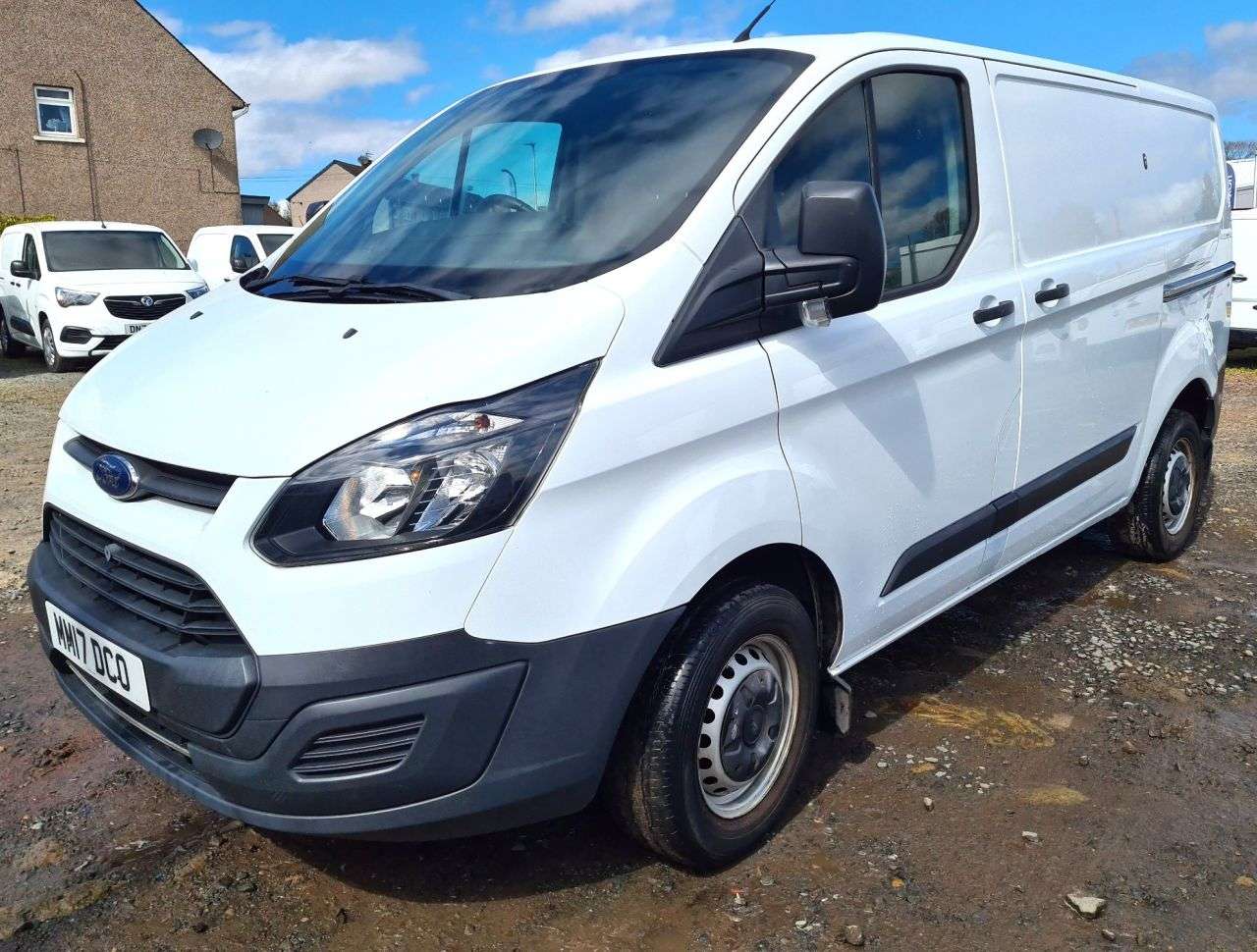 A 2017 FORD TRANSIT CUSTOM 2.0 TDCi 290 Panel Van 5dr Diesel Manual L1 H1 (157 g/km, 104 bhp) A 2017 FORD TRANSIT CUSTOM 2.0 TDCi 290 Panel Van 5dr Diesel Manual L1 H1 (157 g/km, 104 bhp)