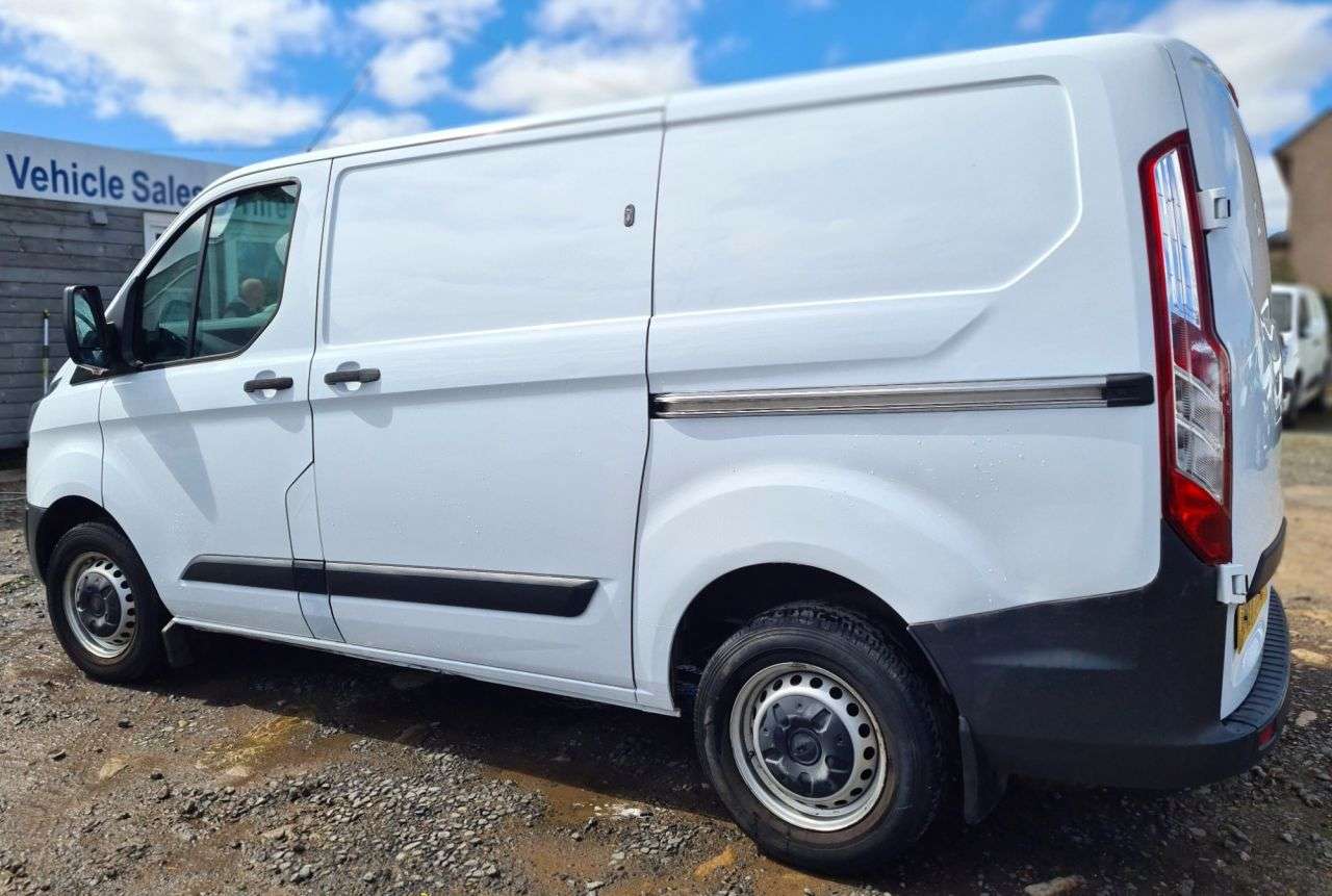 A 2017 FORD TRANSIT CUSTOM 2.0 TDCi 290 Panel Van 5dr Diesel Manual L1 H1 (157 g/km, 104 bhp) A 2017 FORD TRANSIT CUSTOM 2.0 TDCi 290 Panel Van 5dr Diesel Manual L1 H1 (157 g/km, 104 bhp)