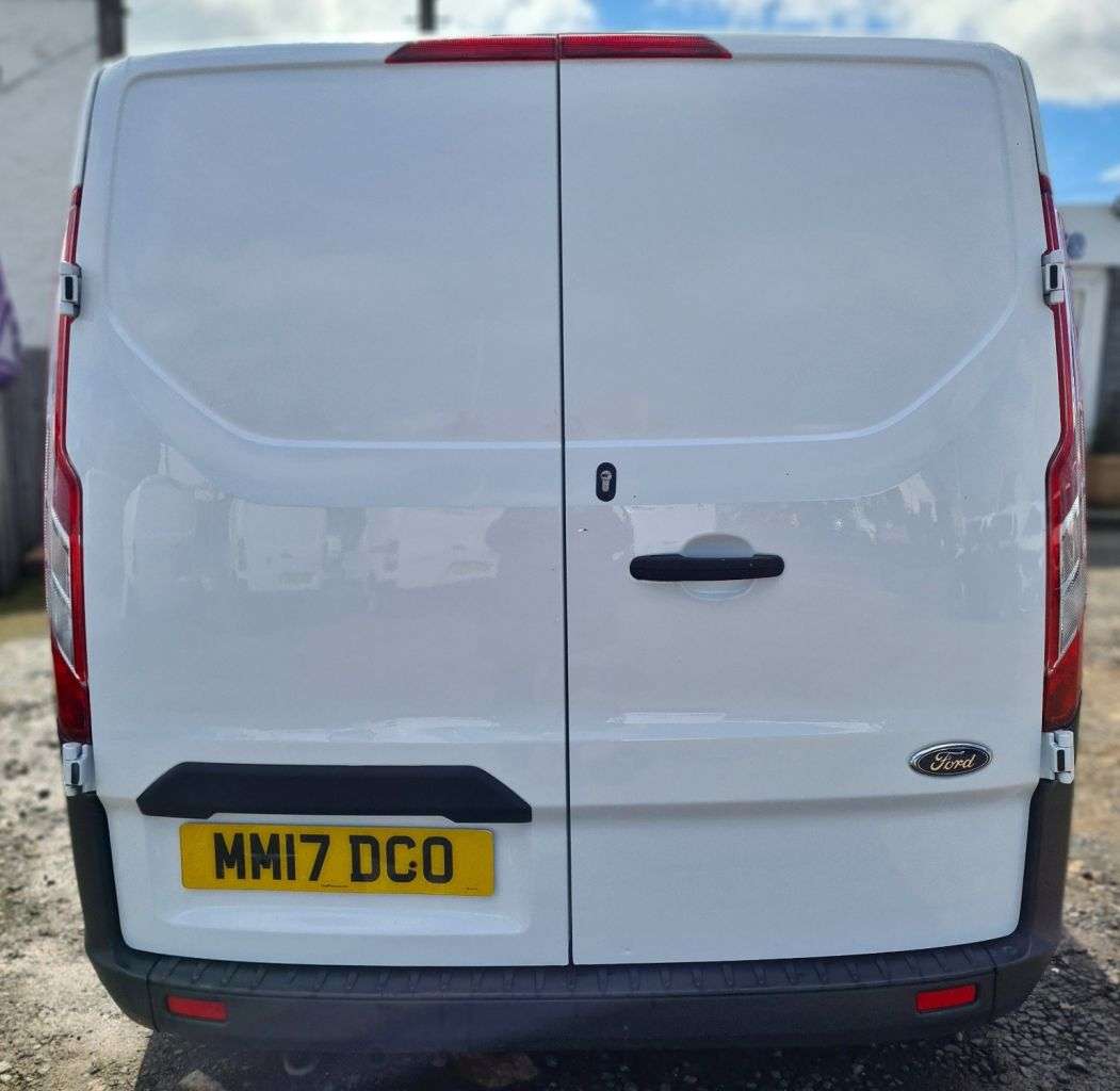 A 2017 FORD TRANSIT CUSTOM 2.0 TDCi 290 Panel Van 5dr Diesel Manual L1 H1 (157 g/km, 104 bhp) A 2017 FORD TRANSIT CUSTOM 2.0 TDCi 290 Panel Van 5dr Diesel Manual L1 H1 (157 g/km, 104 bhp)