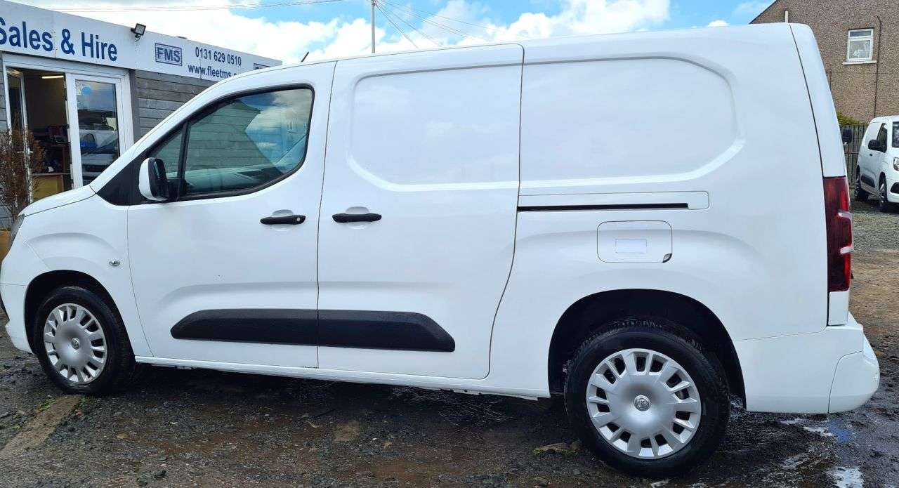 A 2020 VAUXHALL COMBO 1.5 Turbo D 2300 Sportive Panel Van 4dr Diesel Manual L2 H1 Euro 6 (s/s) (1 A 2020 VAUXHALL COMBO 1.5 Turbo D 2300 Sportive Panel Van 4dr Diesel Manual L2 H1 Euro 6 (s/s) (1