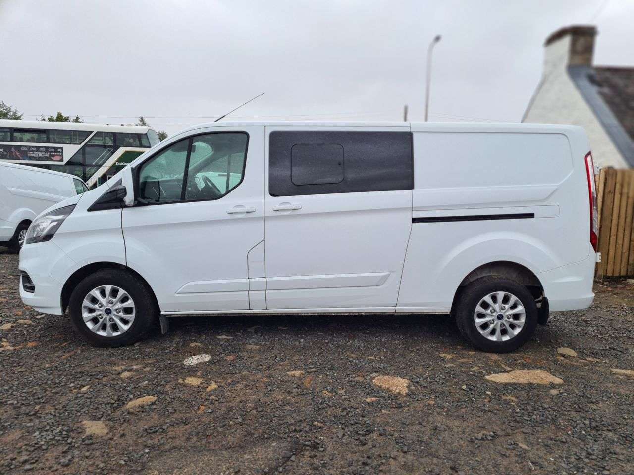 A 2022 FORD TRANSIT CUSTOM 2.0 300 EcoBlue Limited Crew Van Double Cab 5dr Diesel Manual L2 H1 Euro 6 A 2022 FORD TRANSIT CUSTOM 2.0 300 EcoBlue Limited Crew Van Double Cab 5dr Diesel Manual L2 H1 Euro 6