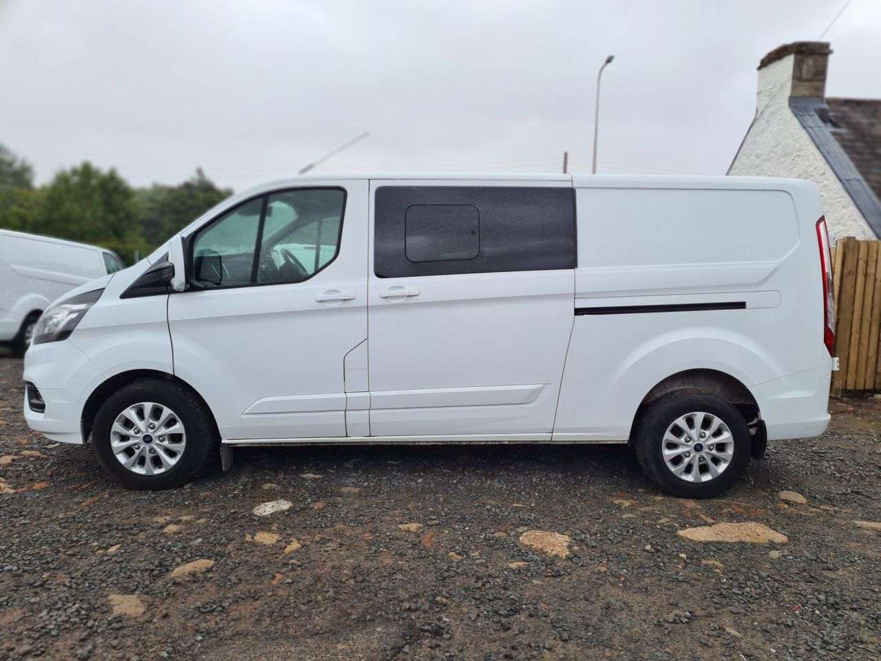 A 2022 FORD TRANSIT CUSTOM 2.0 300 EcoBlue Limited Crew Van Double Cab 5dr Diesel Manual L2 H1 Euro 6 A 2022 FORD TRANSIT CUSTOM 2.0 300 EcoBlue Limited Crew Van Double Cab 5dr Diesel Manual L2 H1 Euro 6