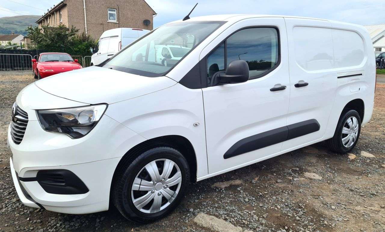 A 2020 VAUXHALL COMBO 1.5 Turbo D 2300 Sportive Panel Van 4dr Diesel Manual L2 H1 Euro 6 (s/s) (1 A 2020 VAUXHALL COMBO 1.5 Turbo D 2300 Sportive Panel Van 4dr Diesel Manual L2 H1 Euro 6 (s/s) (1