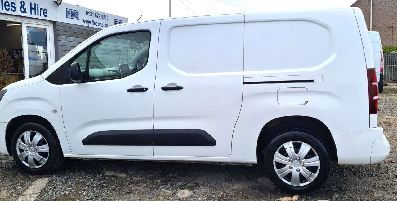 A 2020 VAUXHALL COMBO 1.5 Turbo D 2300 Sportive Panel Van 4dr Diesel Manual L2 H1 Euro 6 (s/s) (1 A 2020 VAUXHALL COMBO 1.5 Turbo D 2300 Sportive Panel Van 4dr Diesel Manual L2 H1 Euro 6 (s/s) (1