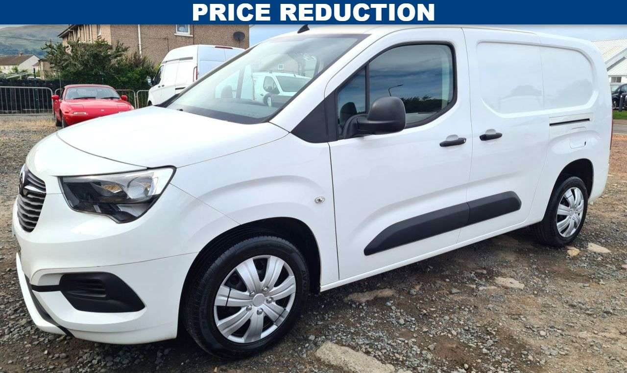 A 2020 VAUXHALL COMBO 1.5 Turbo D 2300 Sportive Panel Van 4dr Diesel Manual L2 H1 Euro 6 (s/s) (1 A 2020 VAUXHALL COMBO 1.5 Turbo D 2300 Sportive Panel Van 4dr Diesel Manual L2 H1 Euro 6 (s/s) (1