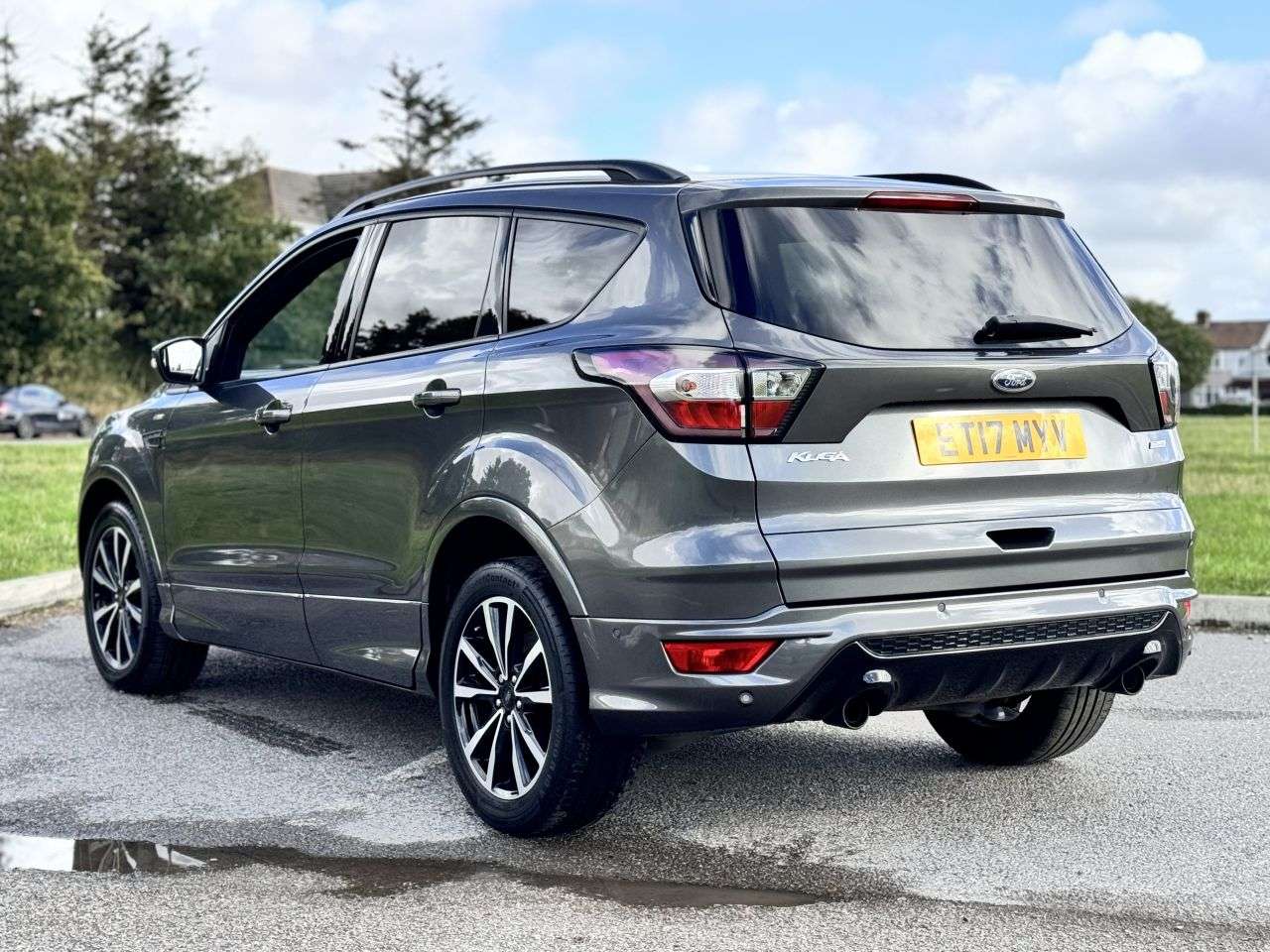 A 2017 FORD KUGA 2.0 ST-LINE TDCI 5d 148 BHP 1 PREVIOUS OWNER A 2017 FORD KUGA 2.0 ST-LINE TDCI 5d 148 BHP 1 PREVIOUS OWNER