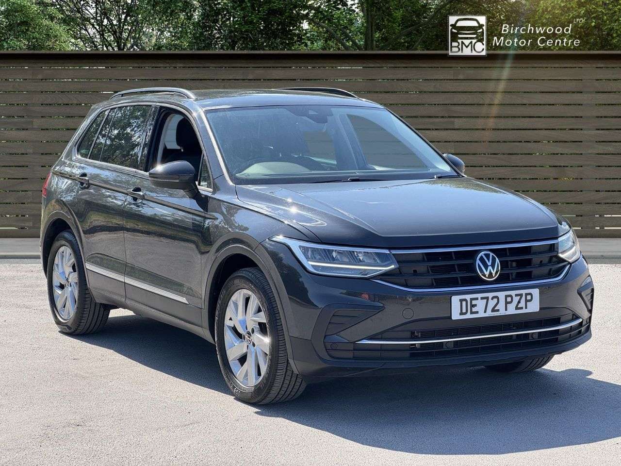 A 2022 VOLKSWAGEN TIGUAN 1.5 TSI Life SUV 5dr Petrol DSG Euro 6 (s/s) (150 ps) FULL SERVICE HISTORY A 2022 VOLKSWAGEN TIGUAN 1.5 TSI Life SUV 5dr Petrol DSG Euro 6 (s/s) (150 ps) FULL SERVICE HISTORY