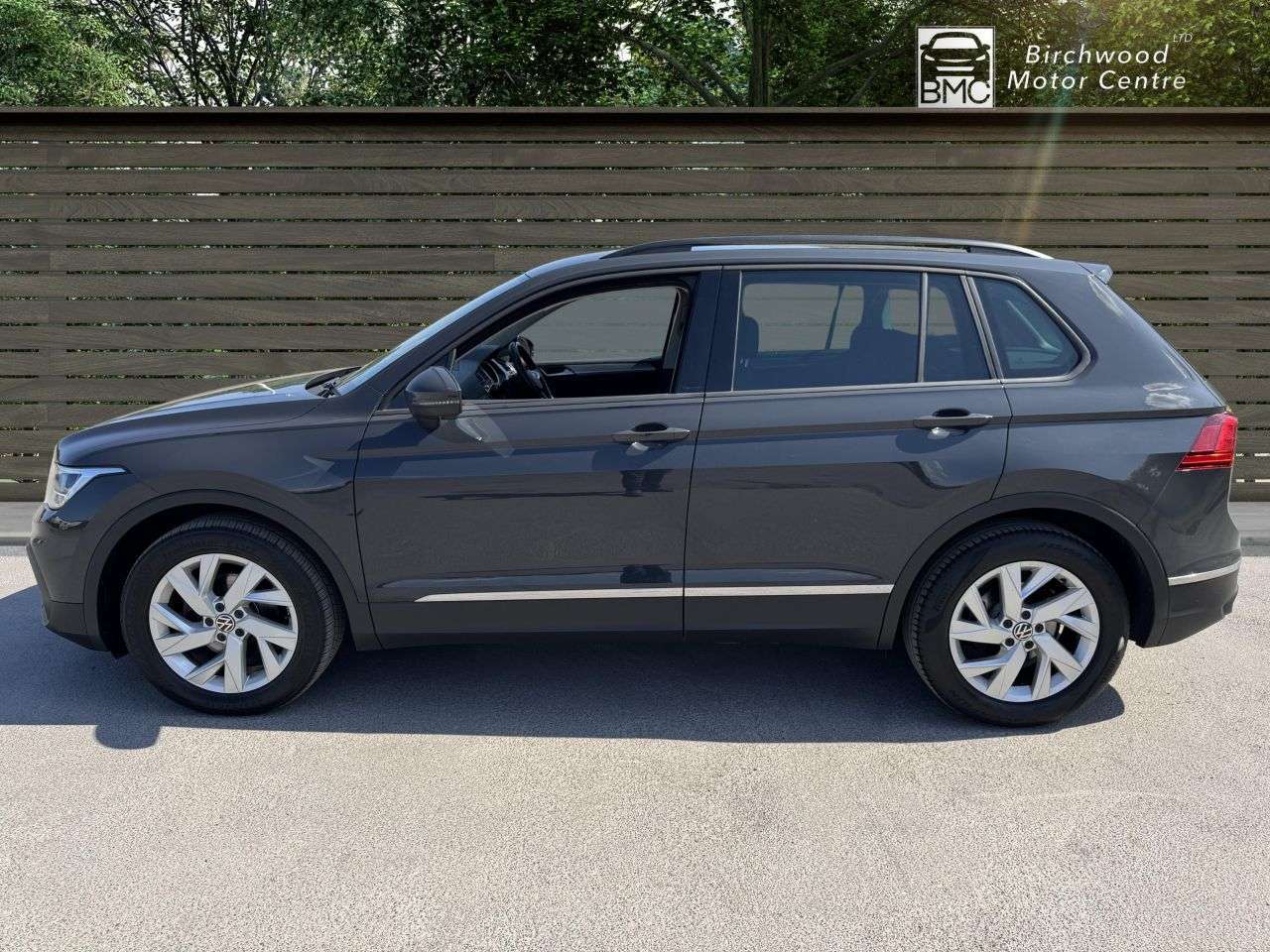 A 2022 VOLKSWAGEN TIGUAN 1.5 TSI Life SUV 5dr Petrol DSG Euro 6 (s/s) (150 ps) FULL SERVICE HISTORY A 2022 VOLKSWAGEN TIGUAN 1.5 TSI Life SUV 5dr Petrol DSG Euro 6 (s/s) (150 ps) FULL SERVICE HISTORY