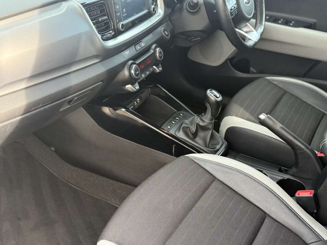 2018 KIA STONIC 2018 KIA STONIC