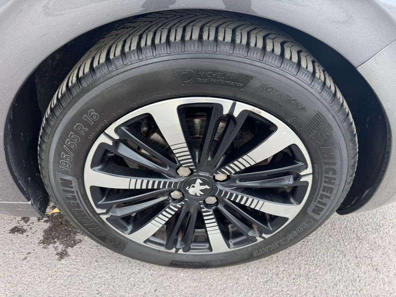 2019 PEUGEOT 208 2019 PEUGEOT 208