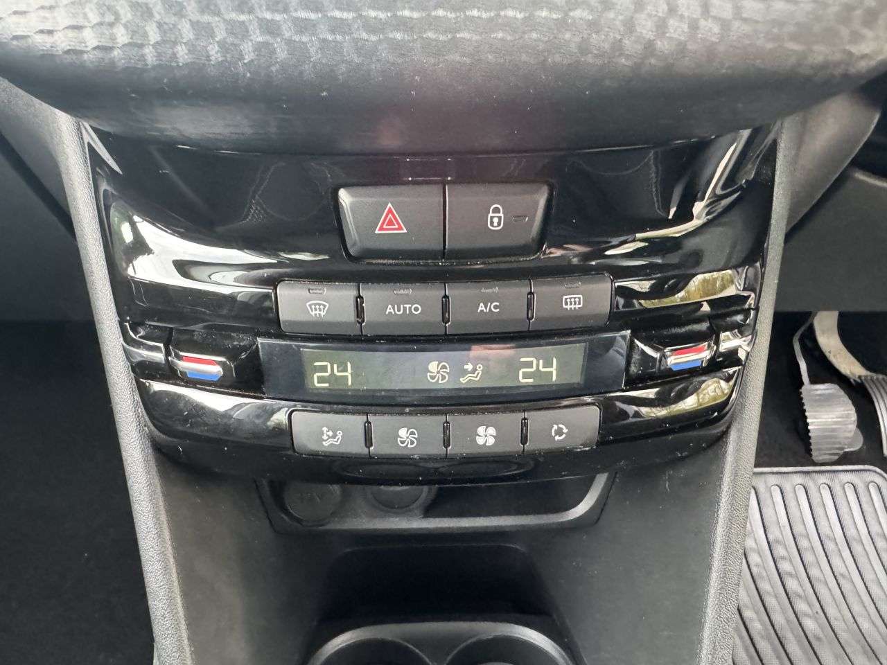 2019 PEUGEOT 208 2019 PEUGEOT 208