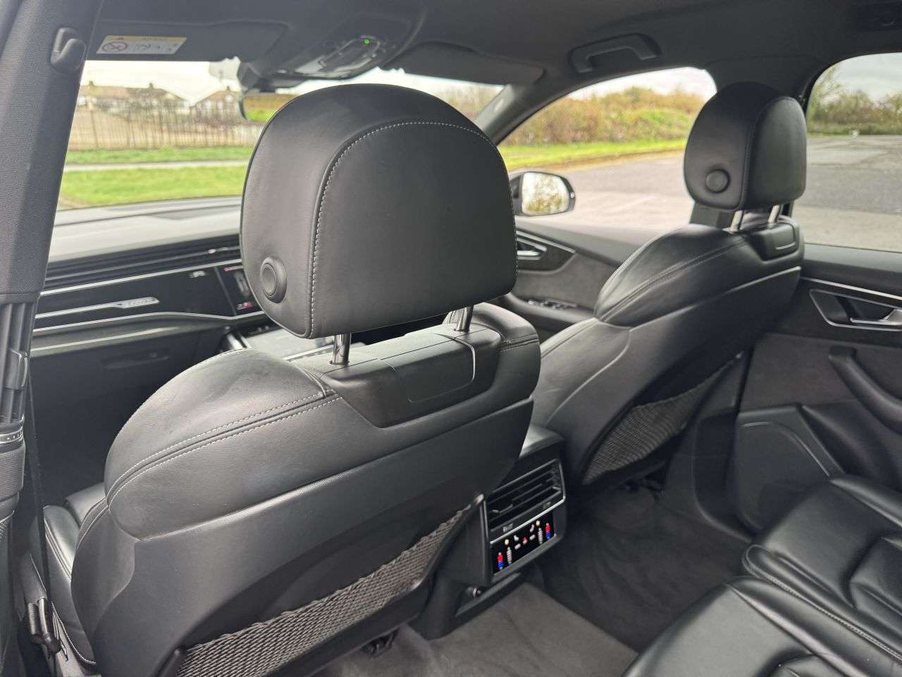 null AUDI Q7 null AUDI Q7