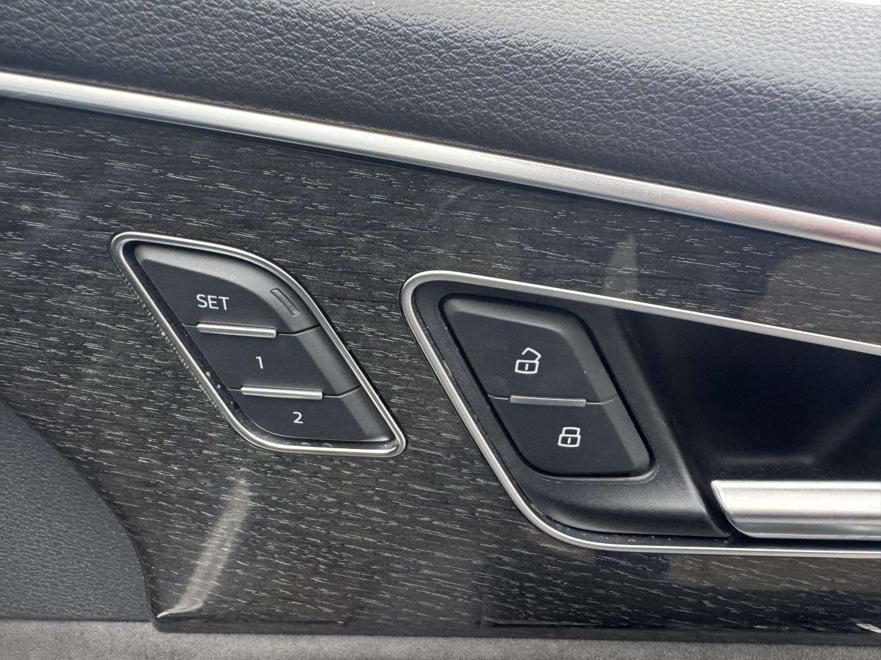 null AUDI Q7 null AUDI Q7