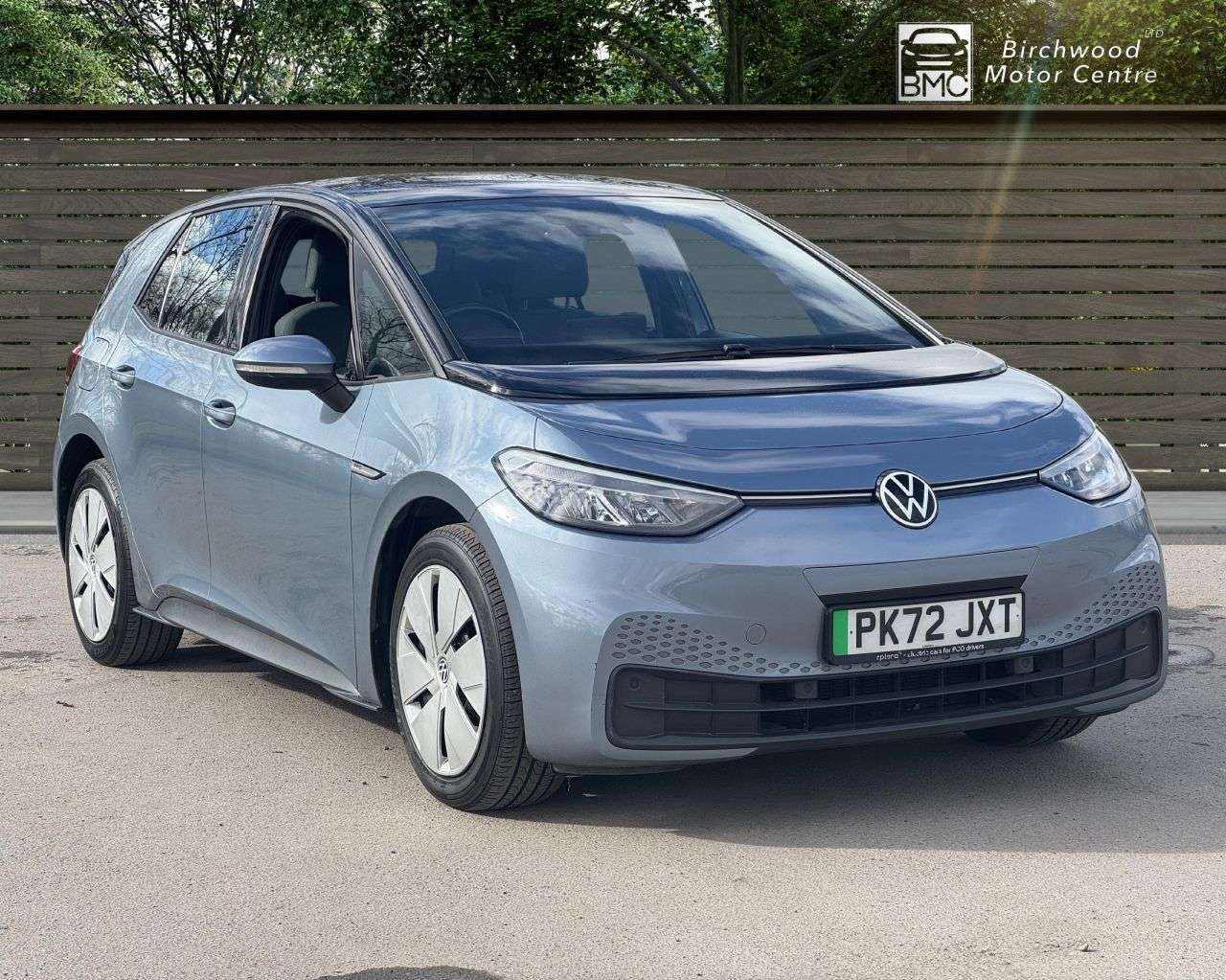 A 2022 VOLKSWAGEN ID.3 Pro 58kWh Life Hatchback 5dr Electric Auto (145 ps) FULL SERVICE HISTORY A 2022 VOLKSWAGEN ID.3 Pro 58kWh Life Hatchback 5dr Electric Auto (145 ps) FULL SERVICE HISTORY