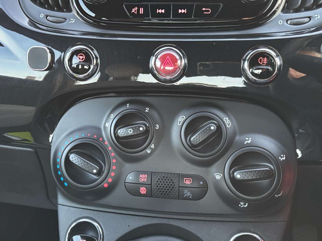 2021 FIAT 500 2021 FIAT 500