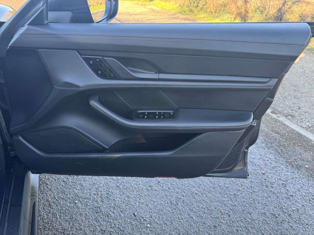 2020 PORSCHE TAYCAN 2020 PORSCHE TAYCAN