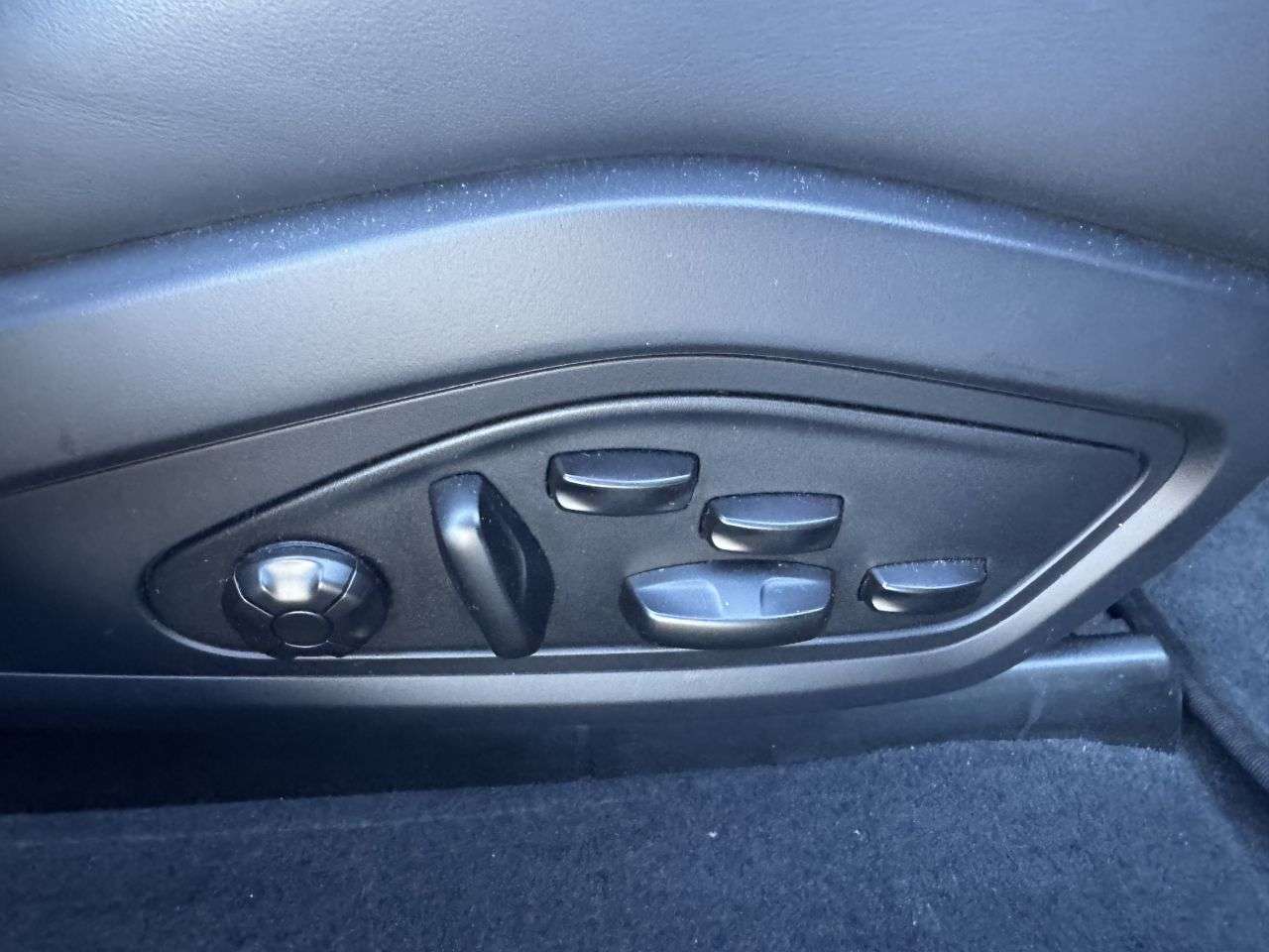 2020 PORSCHE TAYCAN 2020 PORSCHE TAYCAN