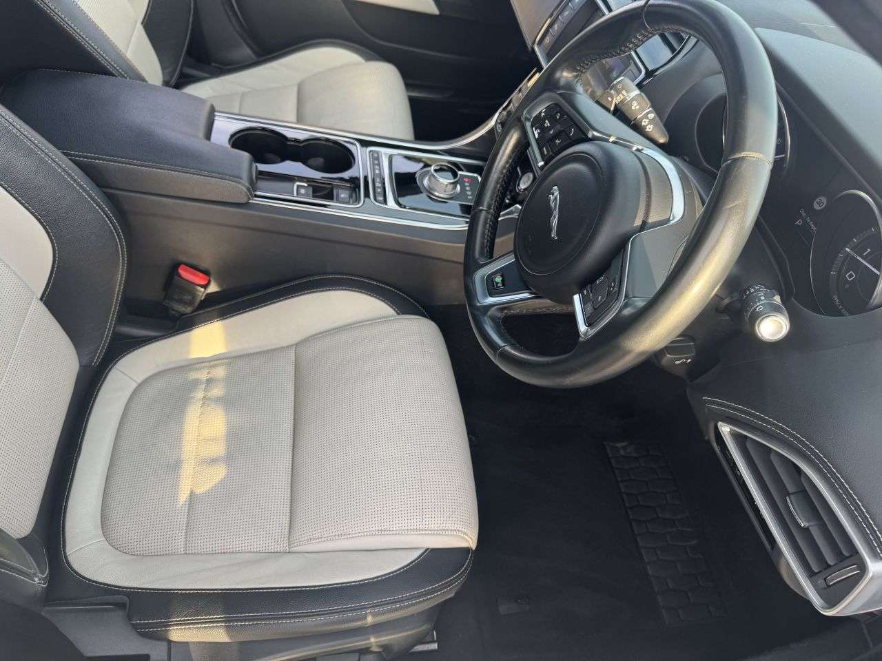 2016 JAGUAR XE 2016 JAGUAR XE