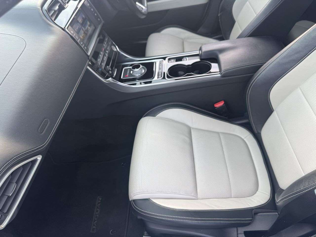 2016 JAGUAR XE 2016 JAGUAR XE