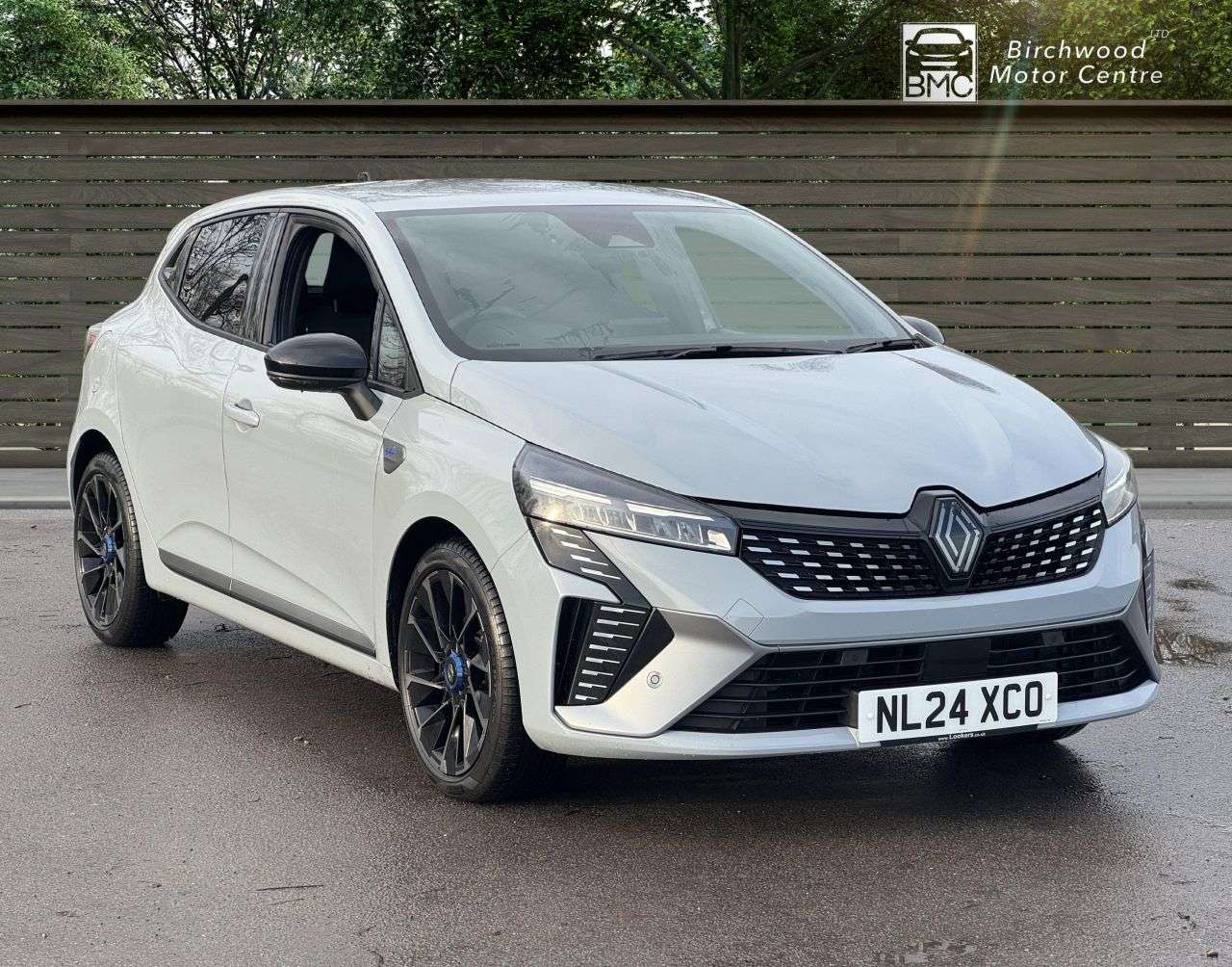 A 2024 RENAULT CLIO 1.6 E-TECH esprit Alpine Hatchback 5dr Petrol Hybrid Auto Euro 6 (s/s) (145 A 2024 RENAULT CLIO 1.6 E-TECH esprit Alpine Hatchback 5dr Petrol Hybrid Auto Euro 6 (s/s) (145