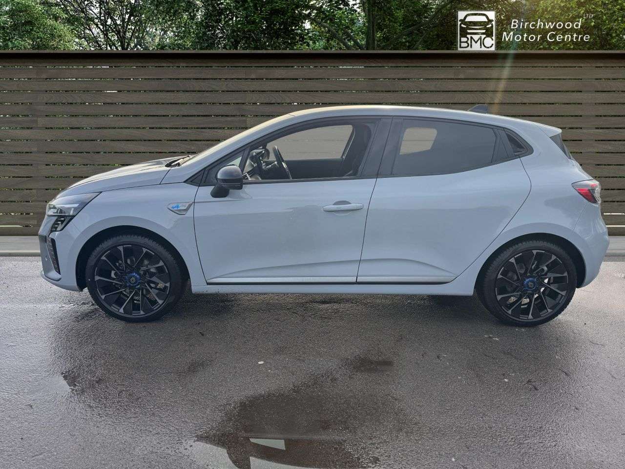 A 2024 RENAULT CLIO 1.6 E-TECH esprit Alpine Hatchback 5dr Petrol Hybrid Auto Euro 6 (s/s) (145 A 2024 RENAULT CLIO 1.6 E-TECH esprit Alpine Hatchback 5dr Petrol Hybrid Auto Euro 6 (s/s) (145