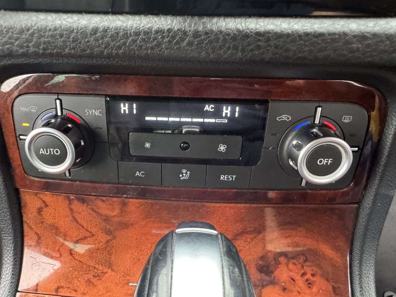 2012 VOLKSWAGEN TOUAREG 2012 VOLKSWAGEN TOUAREG