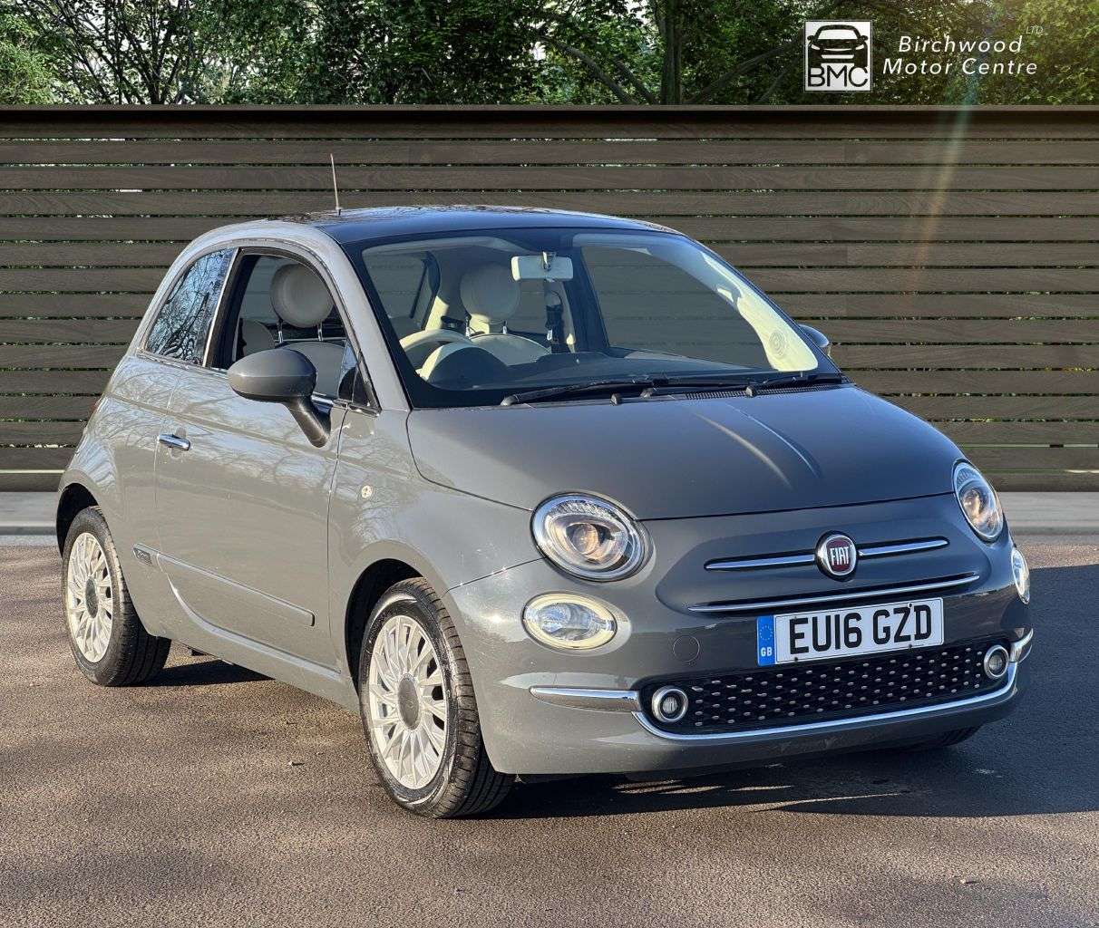 A 2016 FIAT 500 LOUNGE A 2016 FIAT 500 LOUNGE