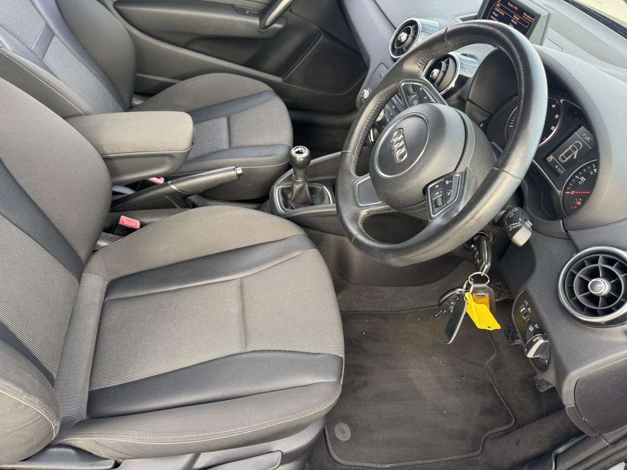 2011 AUDI A1 2011 AUDI A1