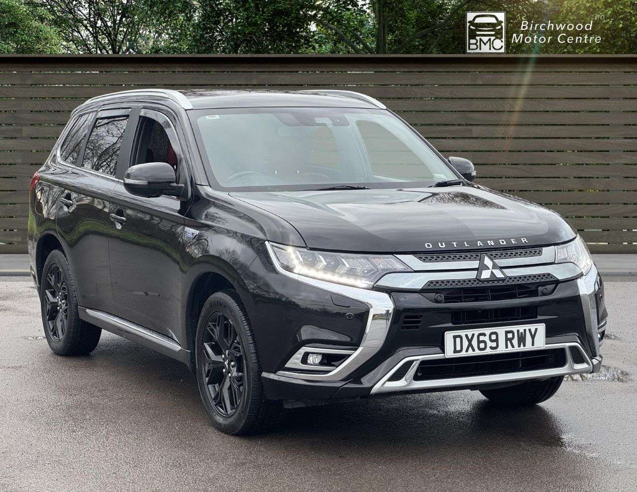 A 2019 MITSUBISHI OUTLANDER 2.4h TwinMotor 13.8kWh 5hs SUV 5dr Petrol Plug-in Hybrid CVT 4WD Euro 6 (s/ A 2019 MITSUBISHI OUTLANDER 2.4h TwinMotor 13.8kWh 5hs SUV 5dr Petrol Plug-in Hybrid CVT 4WD Euro 6 (s/