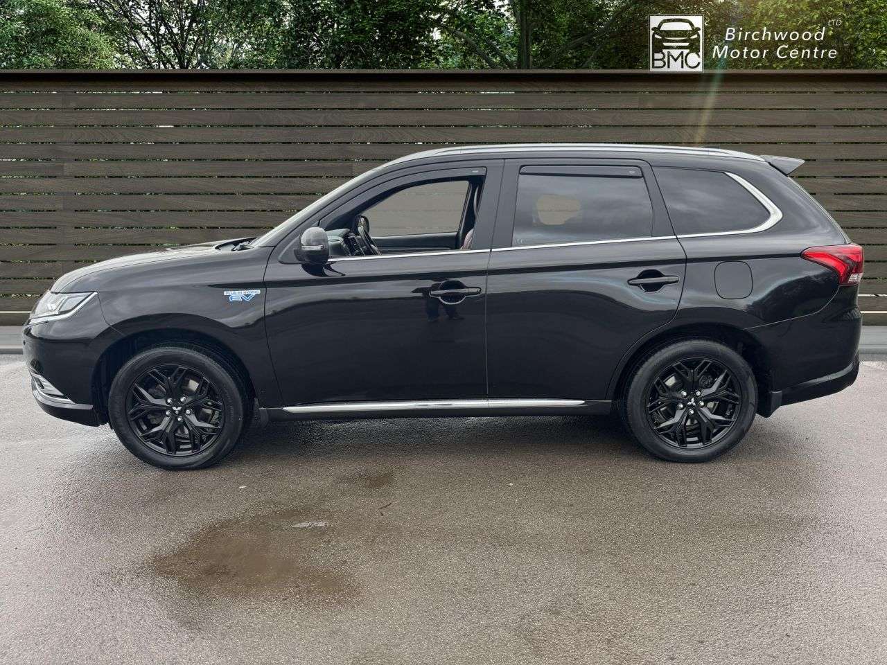 A 2019 MITSUBISHI OUTLANDER 2.4h TwinMotor 13.8kWh 5hs SUV 5dr Petrol Plug-in Hybrid CVT 4WD Euro 6 (s/ A 2019 MITSUBISHI OUTLANDER 2.4h TwinMotor 13.8kWh 5hs SUV 5dr Petrol Plug-in Hybrid CVT 4WD Euro 6 (s/